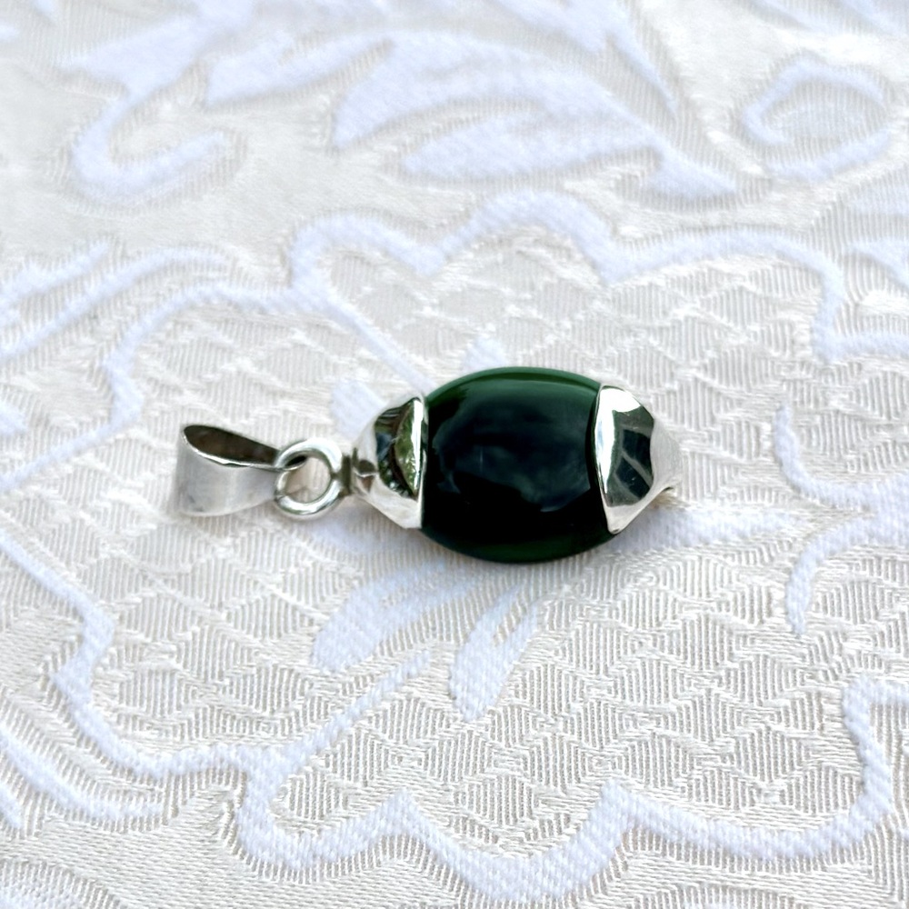 Silver Green Onyx Oval Pendant 🩶